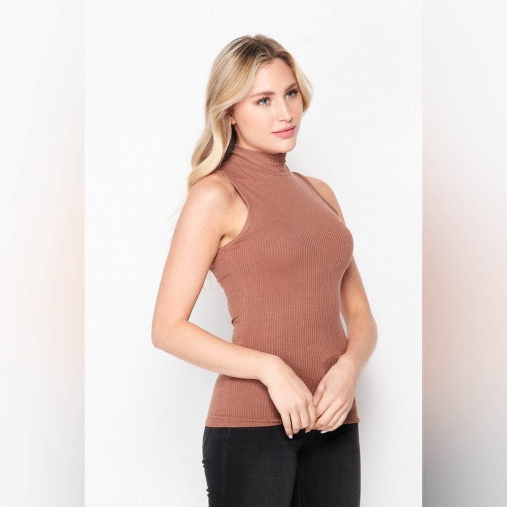 BOZZOLO Ribbed Mock Neck Sleeveless Top